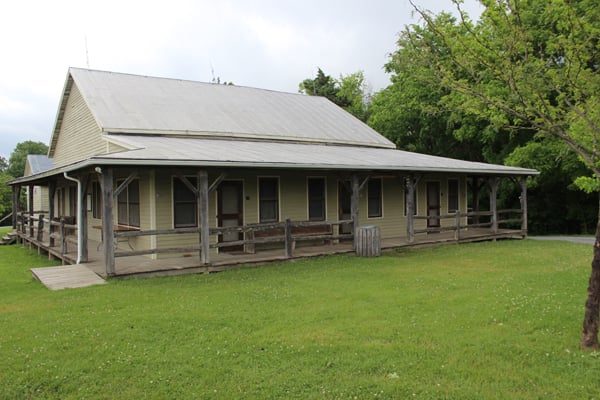 CampHorizons_RainbowLodge2